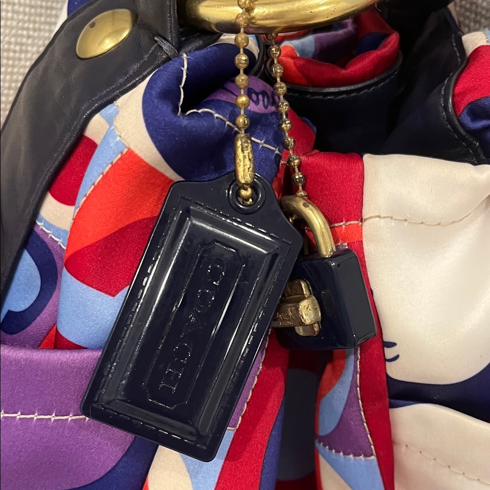 COACH Shoulder Bag Graphic Op Art Resort Collection With Charms - Picture 6 of 16